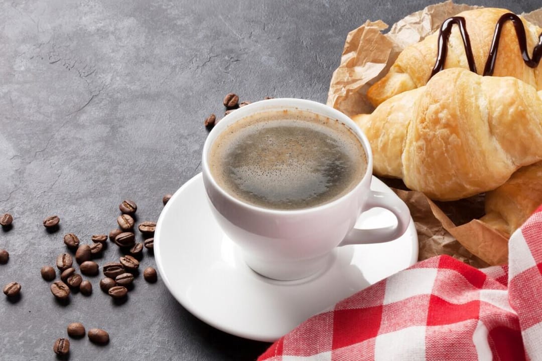Почему кофе полезно пить по утрам