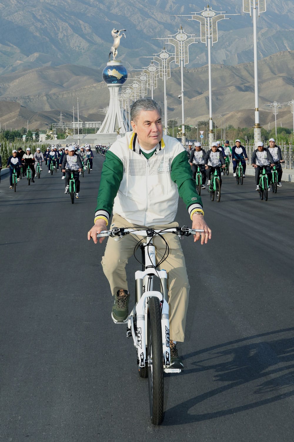 Gurbanguly Berdimuhamedow Bütindünýä saglyk gününiň dabaralaryna gatnaşdy