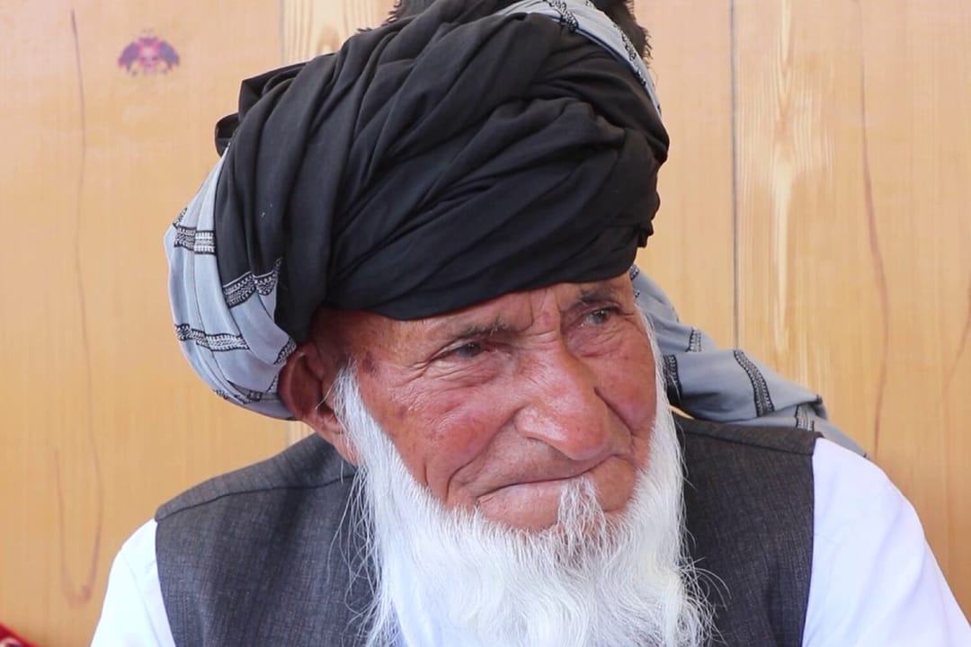 Owganystanda dünýäde iň uzak ýaşly diýlip çaklanýan adamy tapdylar