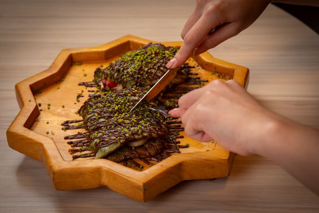 Кафе Katmer приглашает отведать блюда турецкой кухни и насладиться фирменными десертами