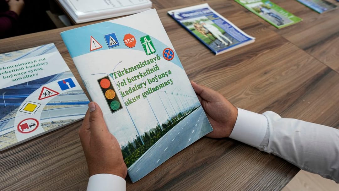 Awtomobil mekdepleriniň birleşiginiň Lebap welaýat şahamçasy sürüjilik okuwlaryna çagyrýar