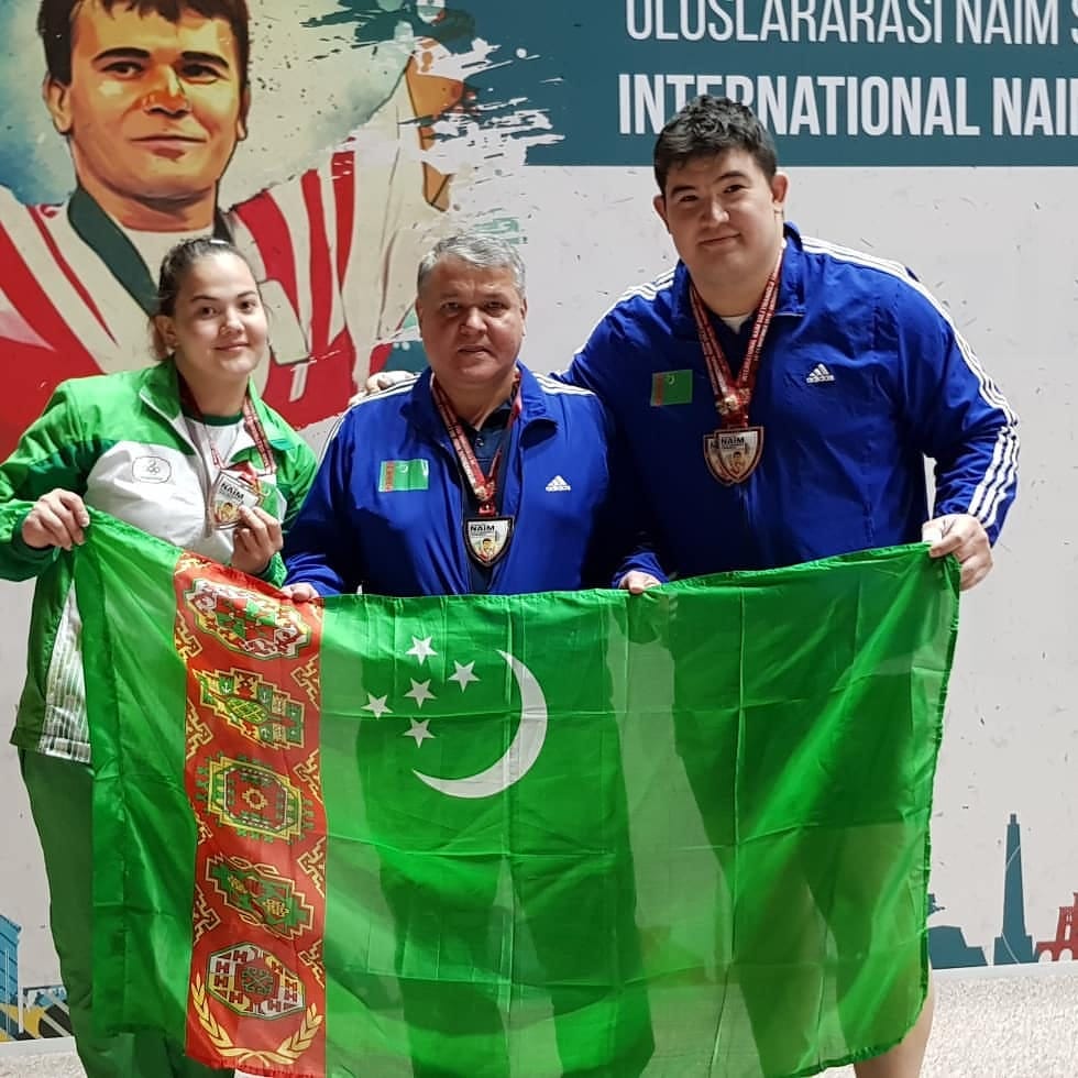 Медали всех достоинств завоевали туркменские тяжелоатлеты на турнире памяти Наима Сулейманоглу в Турции