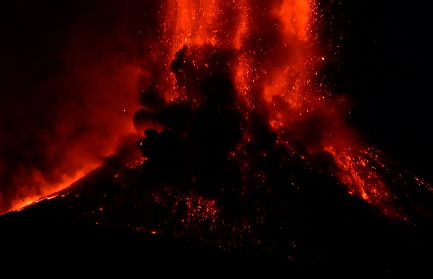 На Сицилии началось извержение вулкана Этна