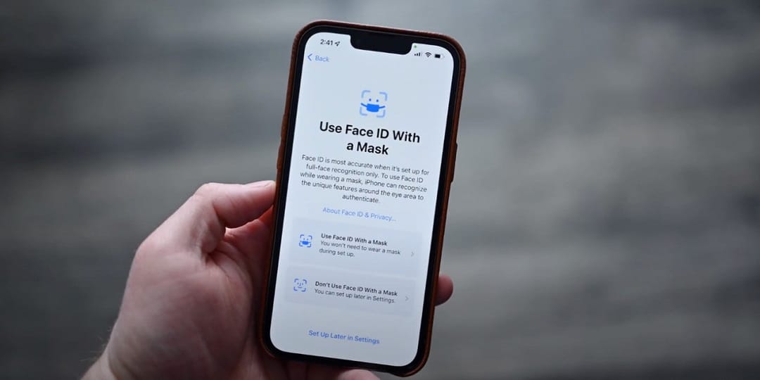 В бета-версии iOS 15.4 появилась возможность разблокировать iPhone не снимая маску 