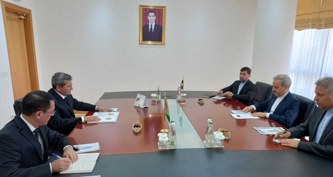 В МИД Туркменистана прошла встреча Рашида Мередова с послом Ирана