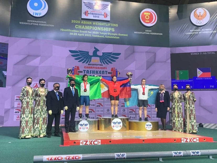Гульнабат Кадырова завоевала «серебро» на чемпионате Азии по тяжелой атлетике
