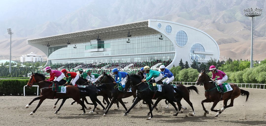 Türkmen bedewiniň milli baýramy mynasybetli at çapyşyklarynyň 7-si geçirildi