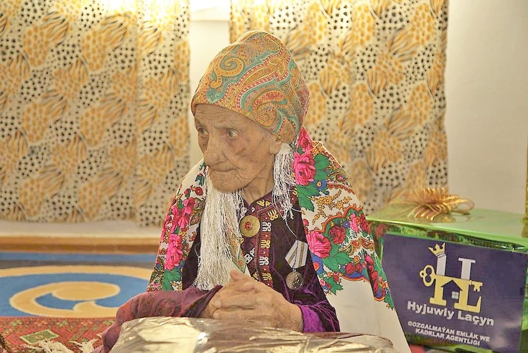 Türkmenistanly dünýäniň iň uzak ýaşly ýaşaýjysy uzak ýaşamagyň syryny aýtdy