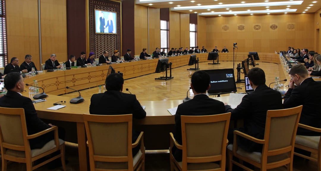 Aşgabatda BMG-niň Deňze çykalgasy bolmadyk ösüp barýan ýurtlar boýunça maslahatyna bagyşlanan brifing geçirildi