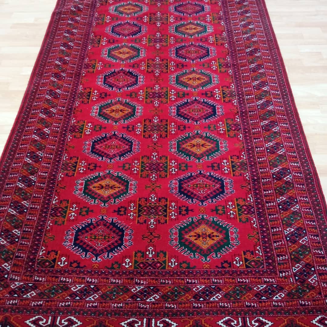 «Kümüş Ýüpegiň» ussat hünärmenleri bilen ajaýyp haly saýlap alýarys