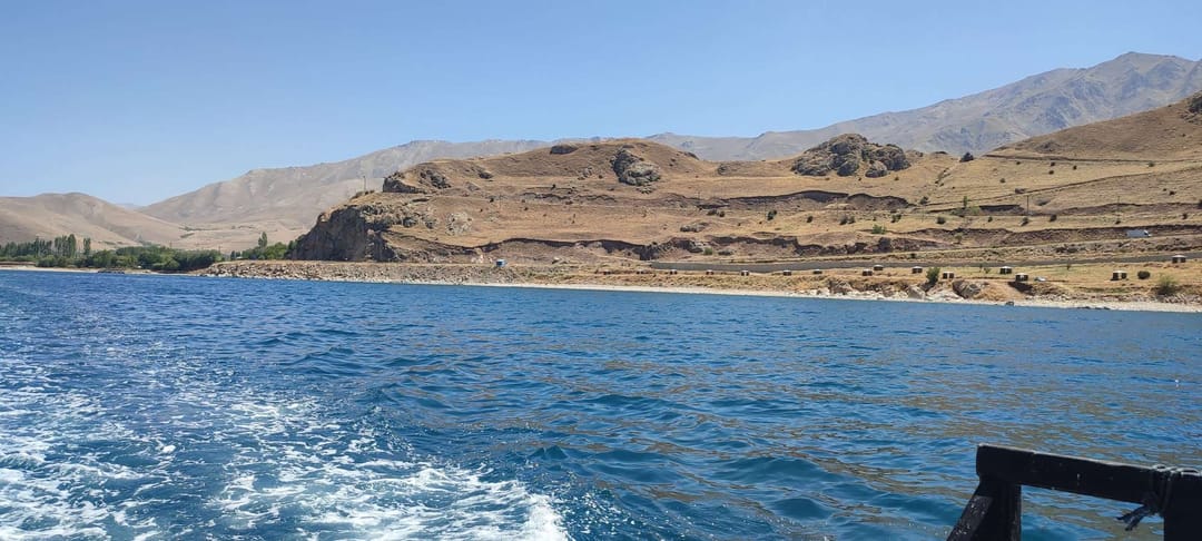Ruins of an ancient Turkmen settlement found at the bottom of Lake Van