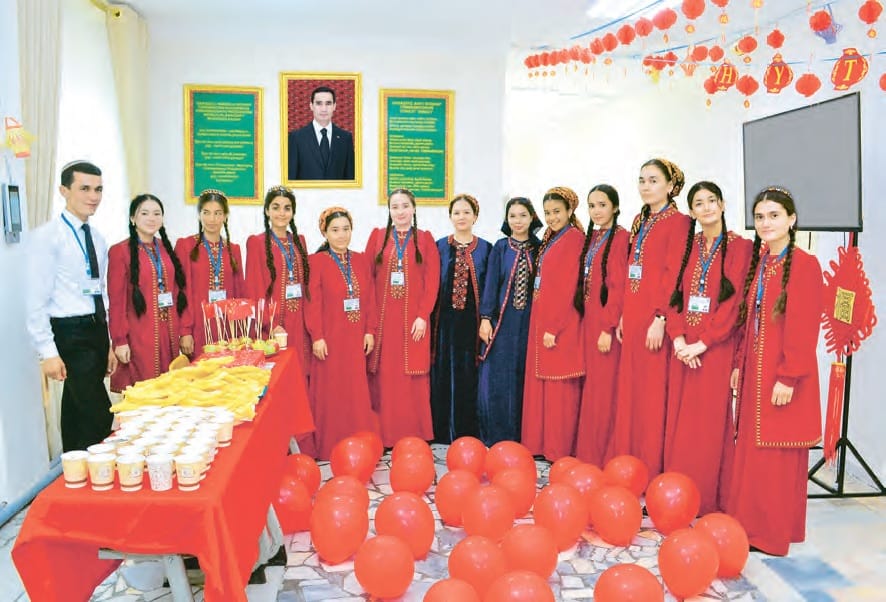 День образования КНР торжественно отметили в лингвистическом вузе Туркменистана