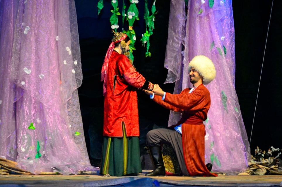 В Туркменистане с 12 апреля возобновляют работу театры