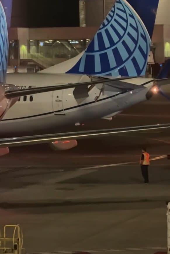 В аэропорту Сан-Франциско столкнулись два пассажирских самолета