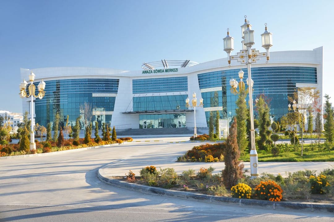 Shopping and recreation in the resort: what the shopping center “Avaza” offers tourists