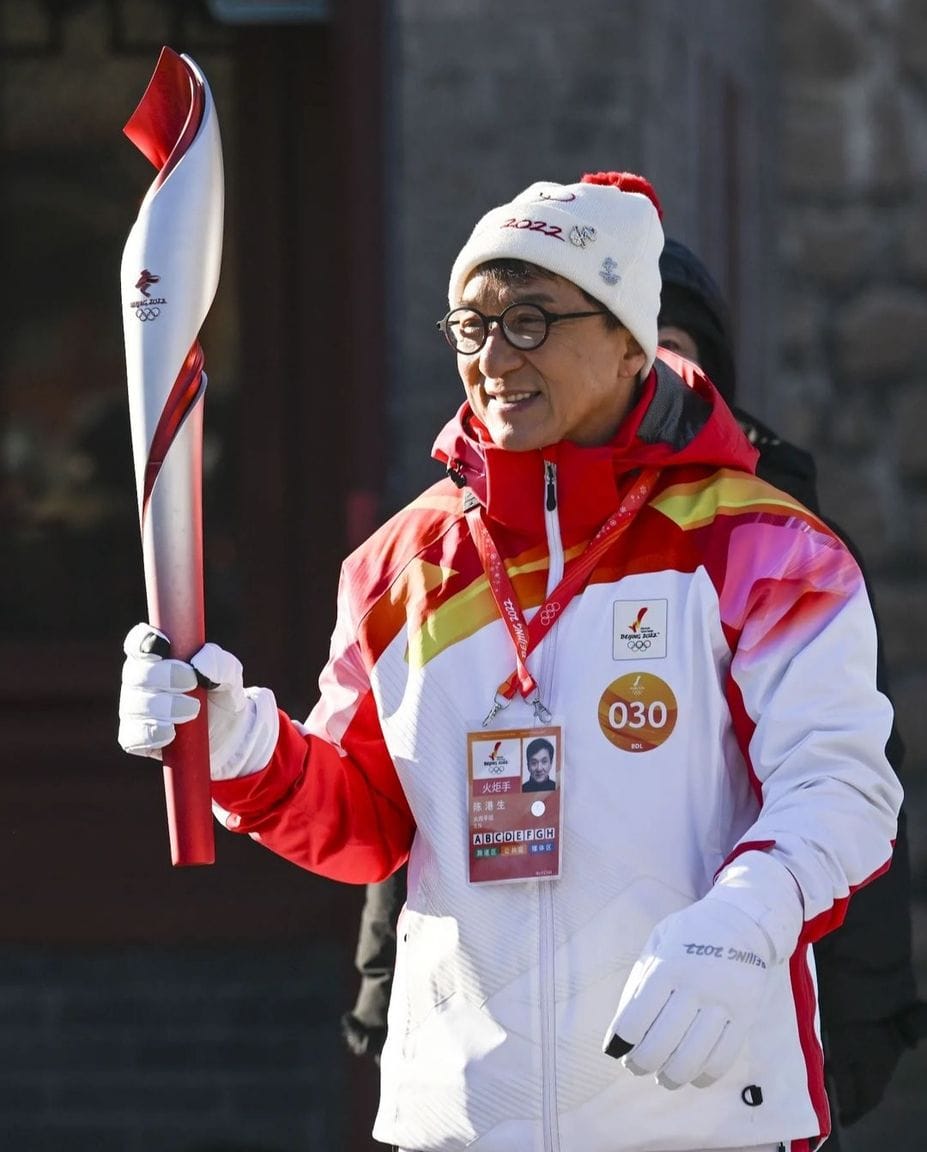 Джеки Чан принял участие в эстафете олимпийского огня