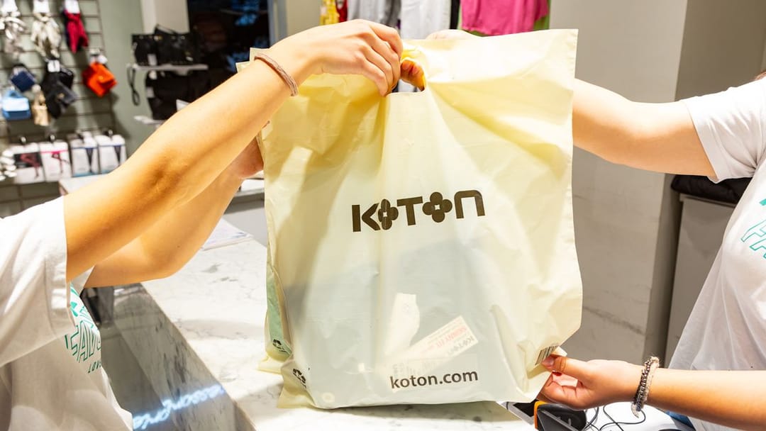 Магазин Koton в Ашхабаде дарит подарки именинникам
