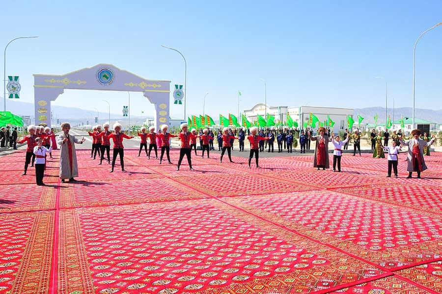 В Ахалском велаяте Туркменистана к Дню независимости торжественно открылись два новых села