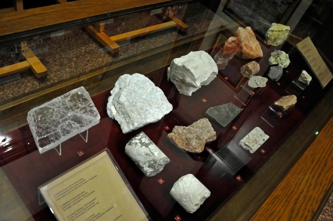 В Ашхабаде работает выставка «Сокровищница минералов»