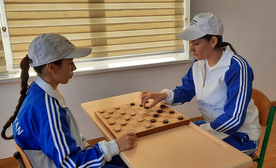 «Türkmenaragatnaşyk» agentliginiň Politehniki orta hünär okuw mekdebinde talyplaryň arasynda sportuň dürli görnüşleri boýunça ýaryşlar geçirildi