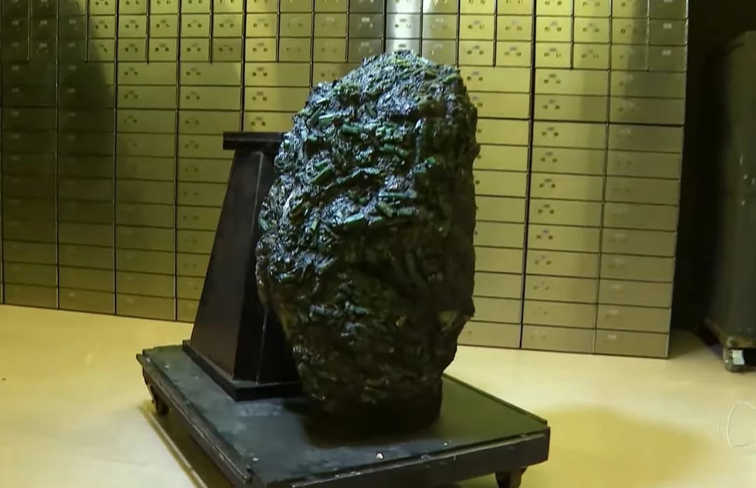 Braziliýada 240 kilogramlyk zümerret daşy söwdalaşyga çykaryldy