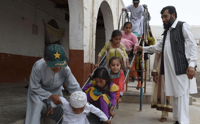 Father of many children from Pakistan has a sixtieth child