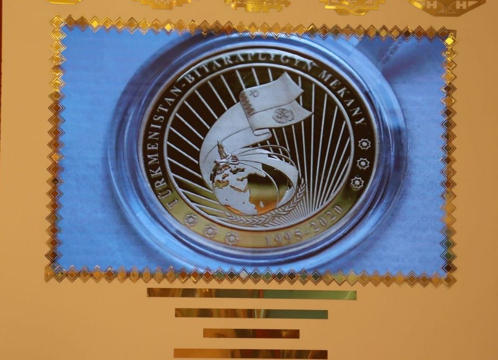 Центробанк выпустил памятные монеты в честь 25-й годовщины нейтралитета Туркменистана 