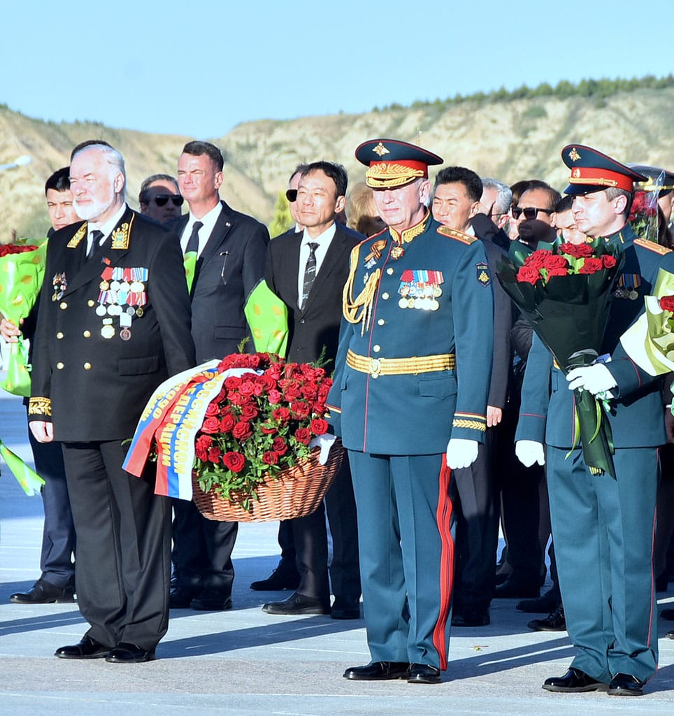 Глава Туркменистана принял заместителя министра обороны РФ 