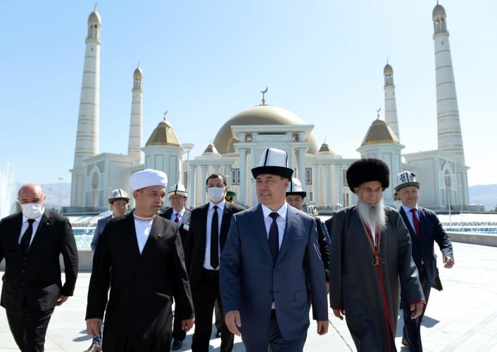 Жапаров почтил память первого Президента Туркменистана