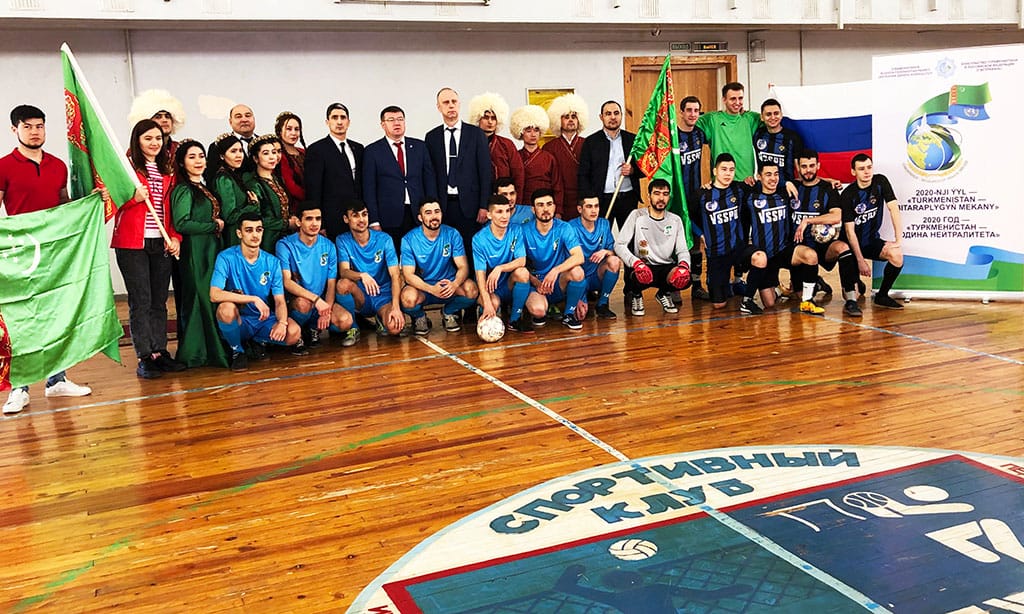 Туркменские студенческие фольклорная группа и футбольная команда появились в Волгограде 
