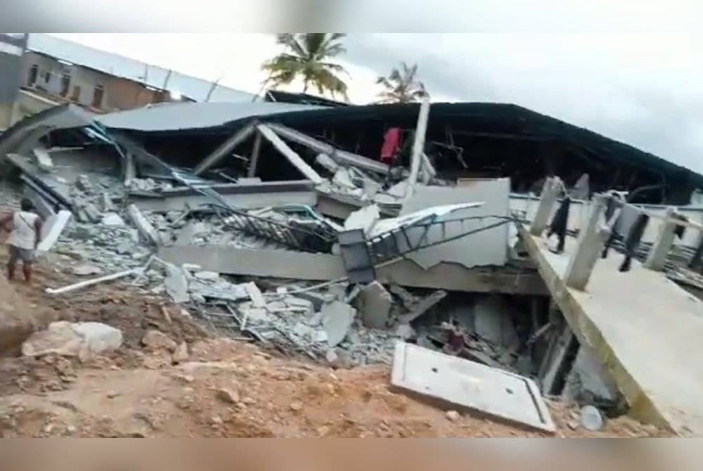 Malaýziýada gurlup ýören myhmanhana ýykyldy