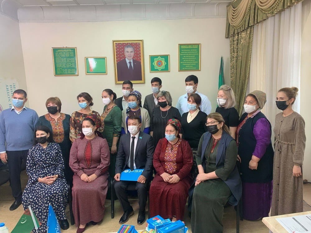 Представители Странового офиса ЮНИСЕФ встретились с соцработниками Ашхабада