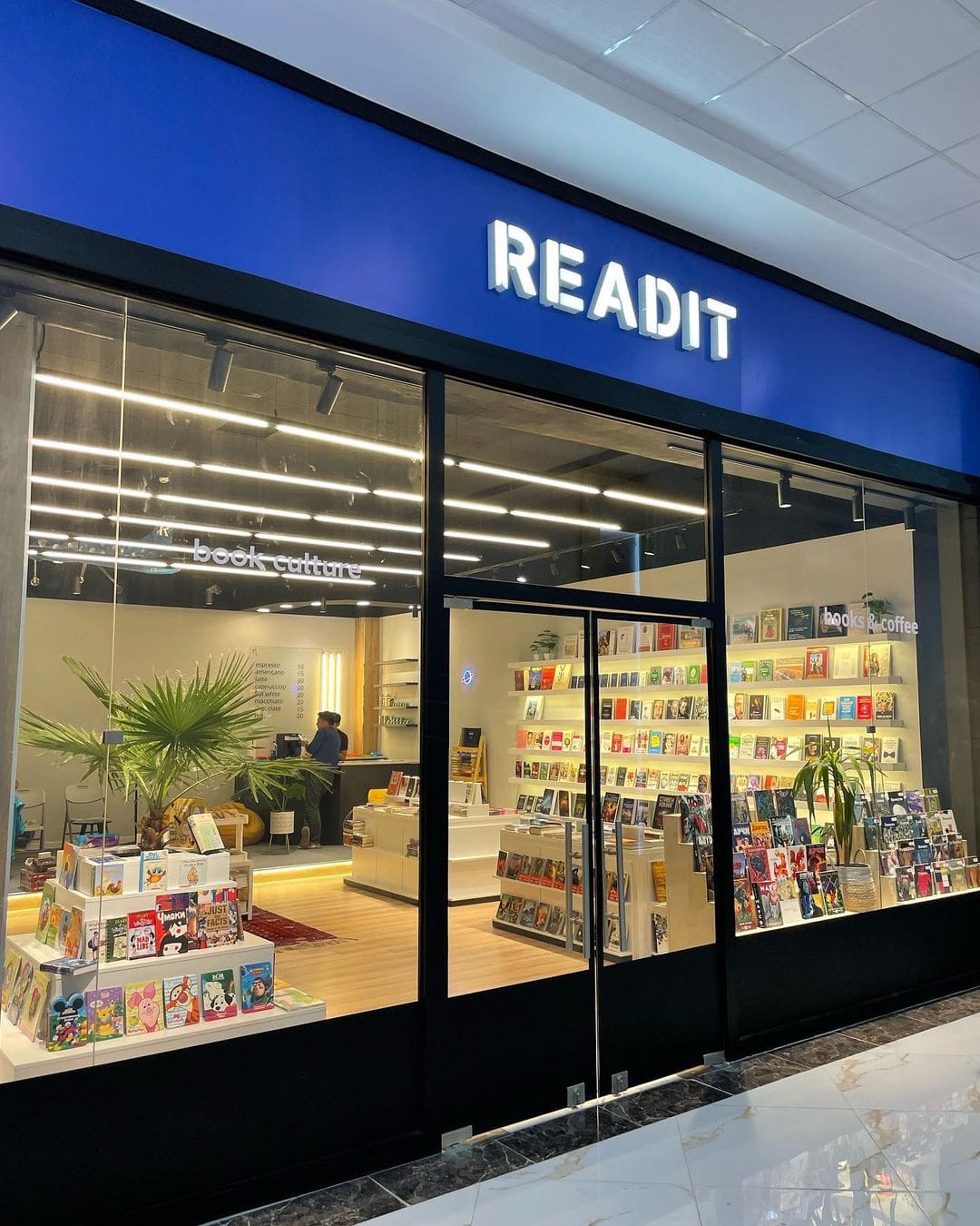 В Ашхабаде открылся новый книжный магазин