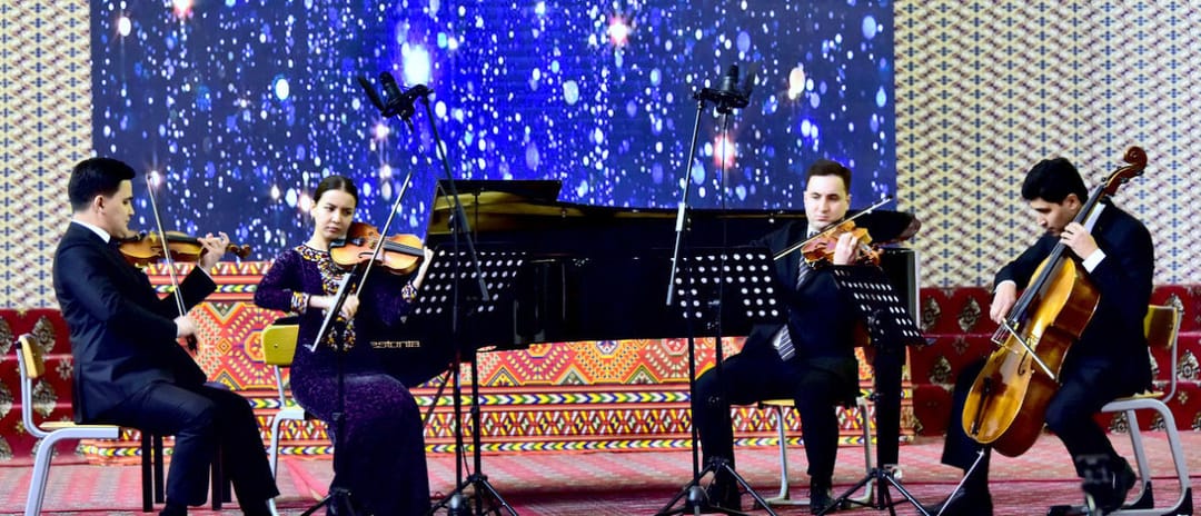 Aýdym-saz sungatynyň türkmen we azerbaýjan wekilleri bilelikde onlaýn-konsert berdiler