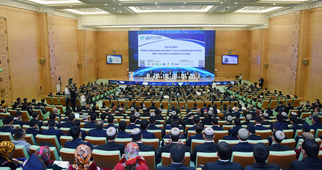 Aşgabatda halkara ulag forumynyň çäklerinde duşuşyklar geçirildi