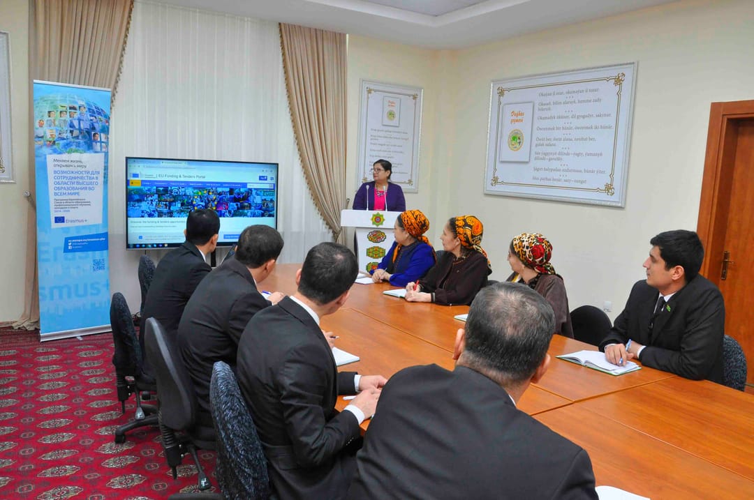 Türkmen ýokary okuw mekdebinde Erasmus+ maksatnamasynyň maglumat güni geçirildi