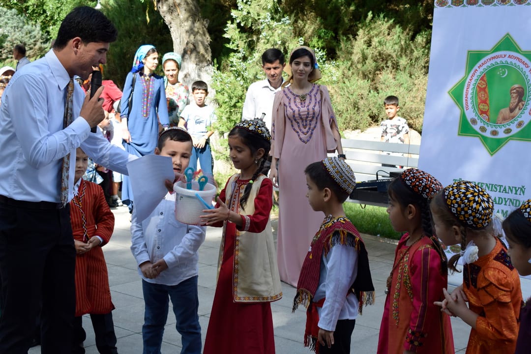 Молодежная организация Туркменистана им. Махтумкули провела мероприятия к Дню защиты детей