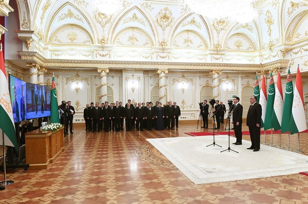 Сердар Бердымухамедов и Эмомали Рахмон дали старт строительству школы имени Махтумкули в Таджикистане