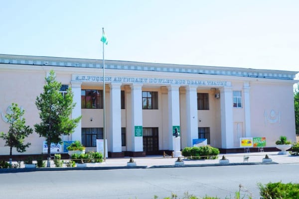 В Государственном русском драматическом театре Ашхабада прошёл День открытых дверей