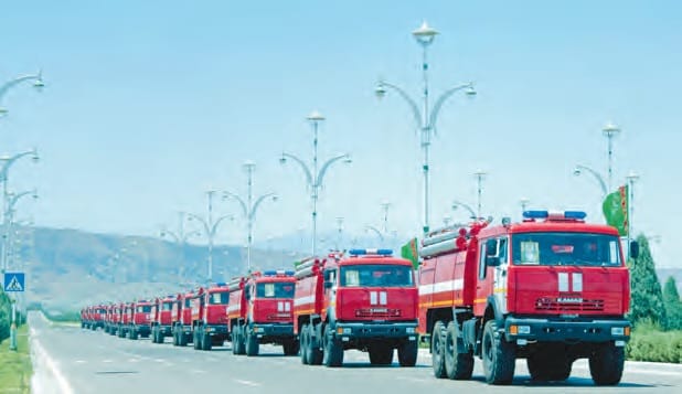 Пожарные Туркменистана получили новую спецтехнику «КамАЗ»