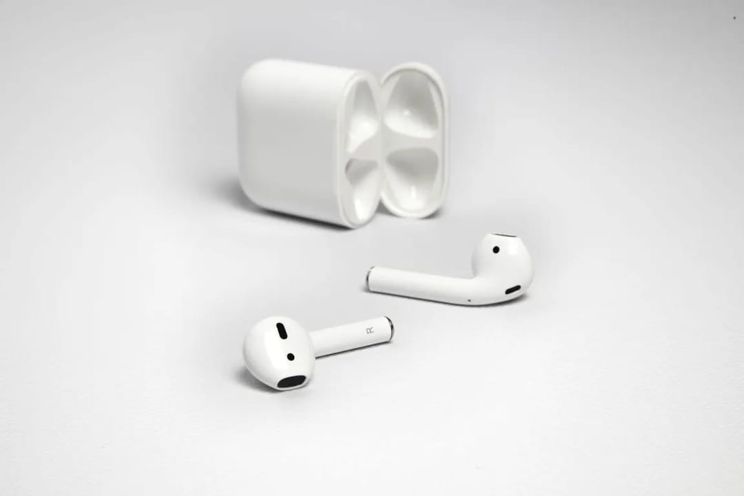 An American woman swallowed an AirPods, and it continued to work even in her stomach