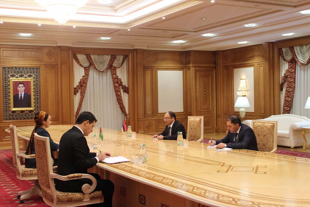 Mejlisiň başlygy Ermenistanyň ilçisi bilen duşuşdy