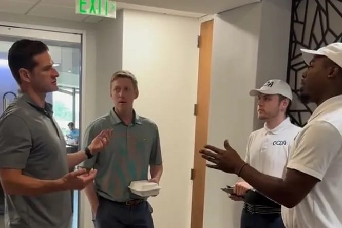 Americans are offered a service: scold your boss through intermediaries