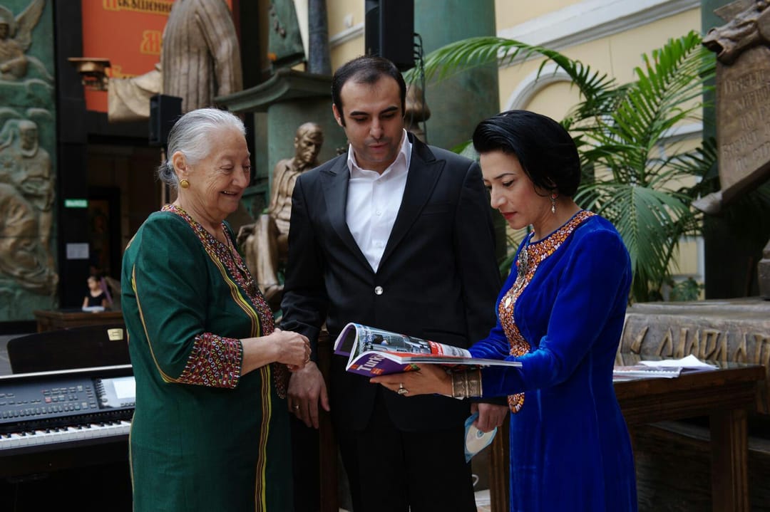 С 2015 года в рамках фестиваля «Звуки дутара» было организовано 5 художественных выставок о Туркменистане