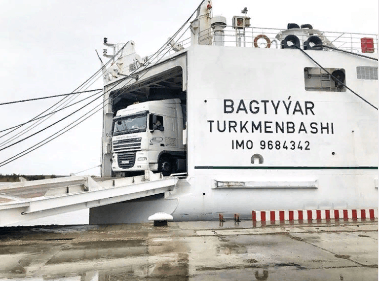 Türkmenbaşy Halkara deňiz porty 200-den gowrak Azerbaýjan gämisini kabul etdi