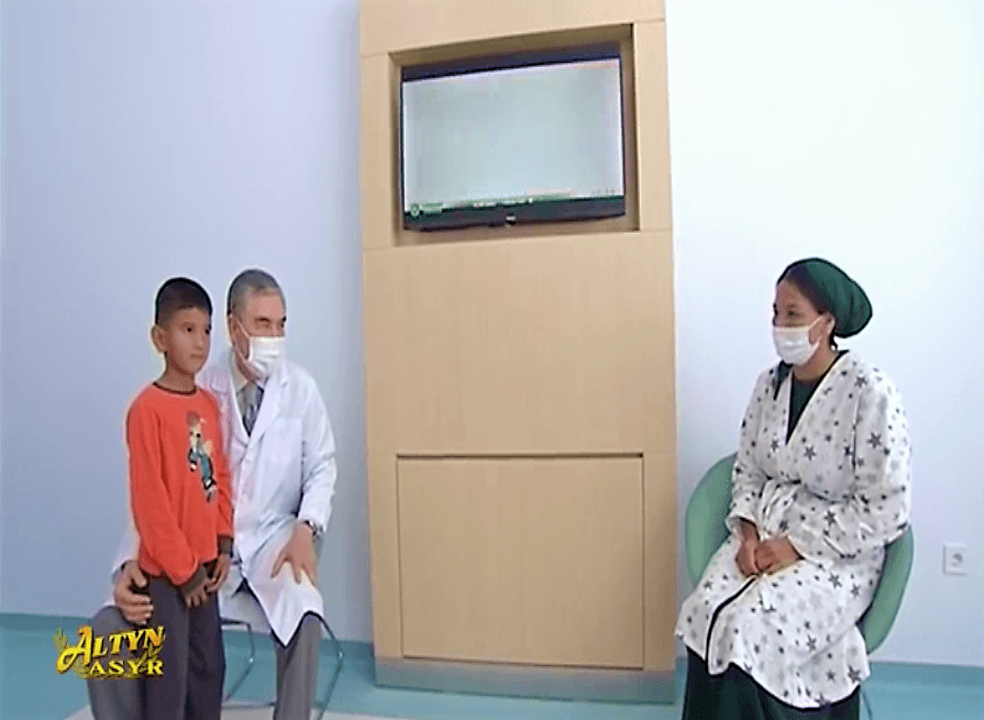 Гурбангулы Бердымухамедов проведал маленьких пациентов в новой больнице Дашогуза