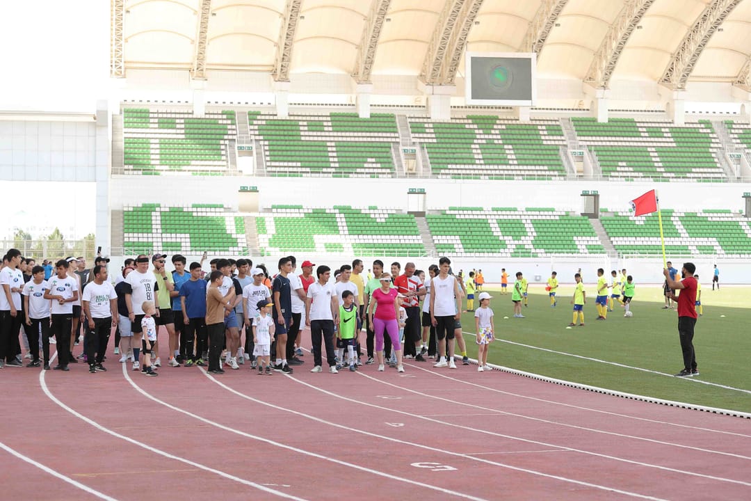 На стадионе «Ашхабад» провели спортивные мероприятия