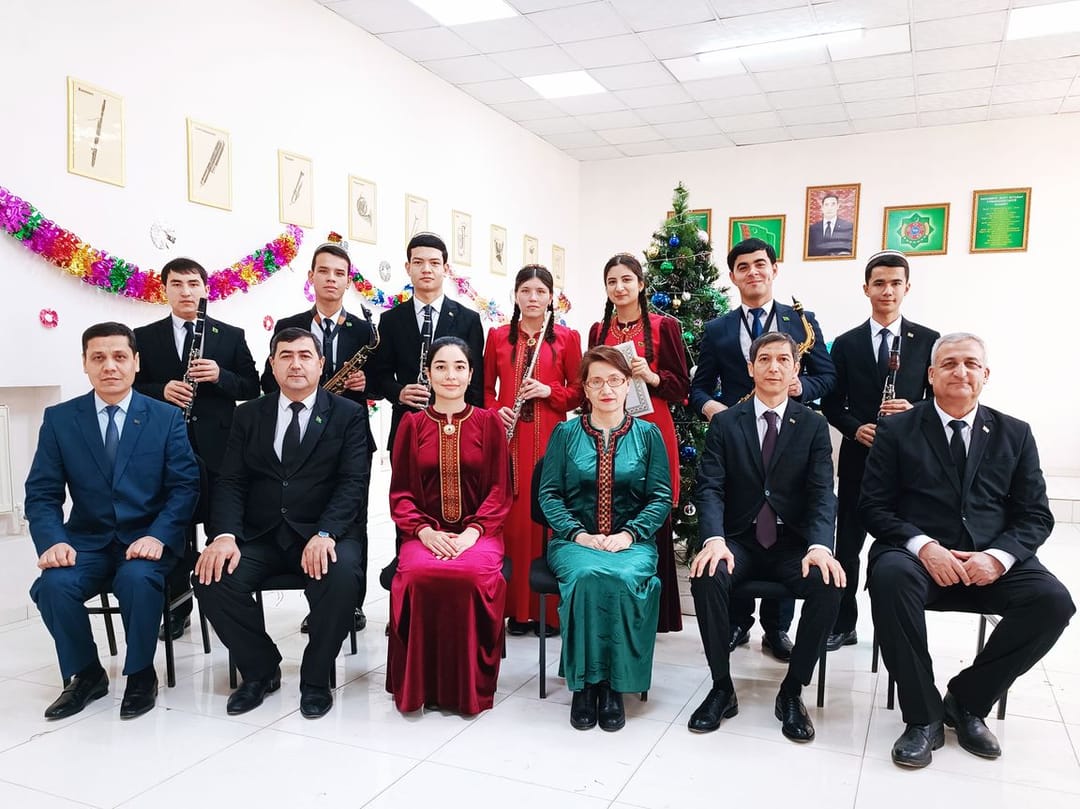 Новогодний концерт духовой музыки состоялся в Лебапской специальной школе искусств