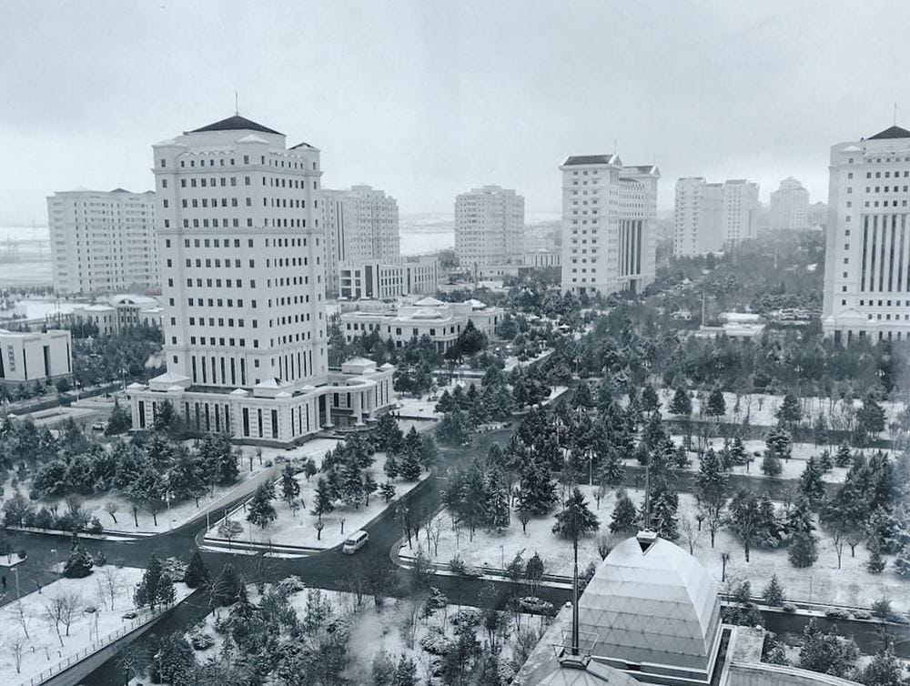 В Ашхабаде выпал первый февральский снег