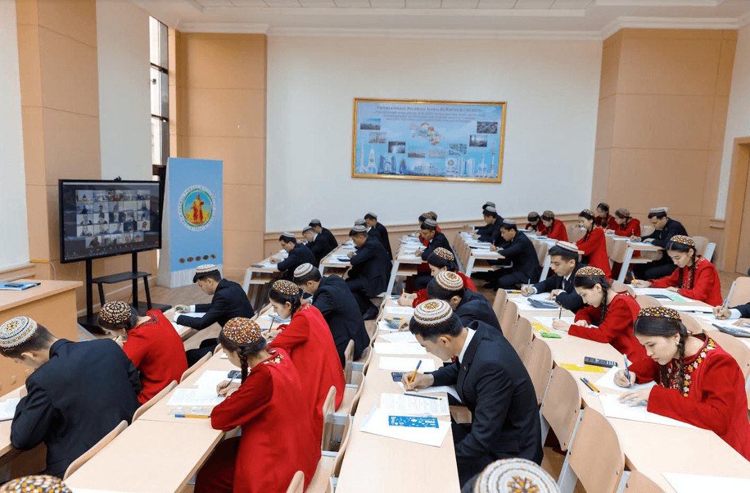 Türkmen döwlet ykdysadyýet we dolandyryş institutynda Makroykdysadyýet boýunça II Açyk Halkara Internet olimpiadasy geçirildi